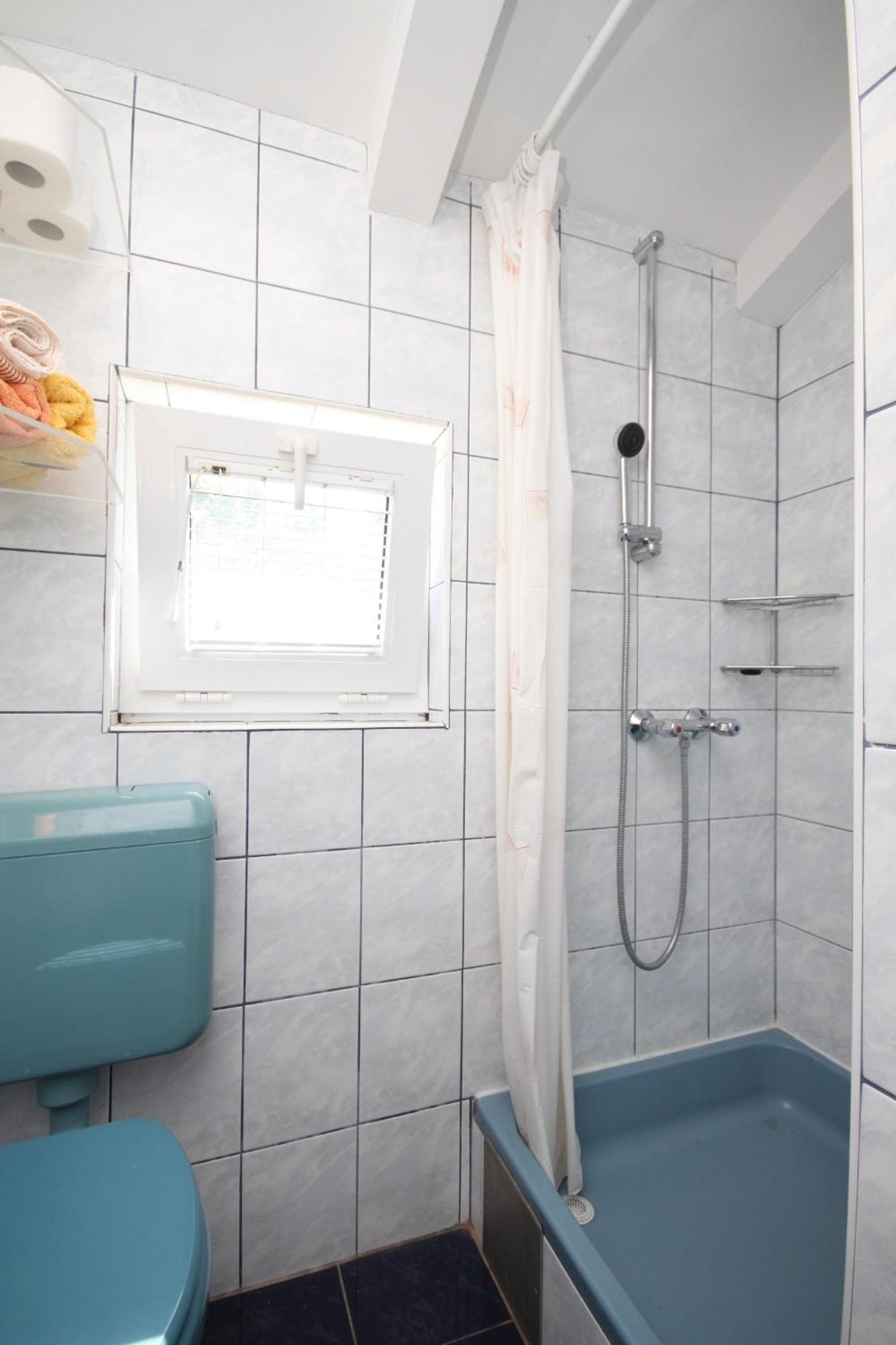 Apartments With A Parking Space Preko, Ugljan - 8224 Bilik gambar