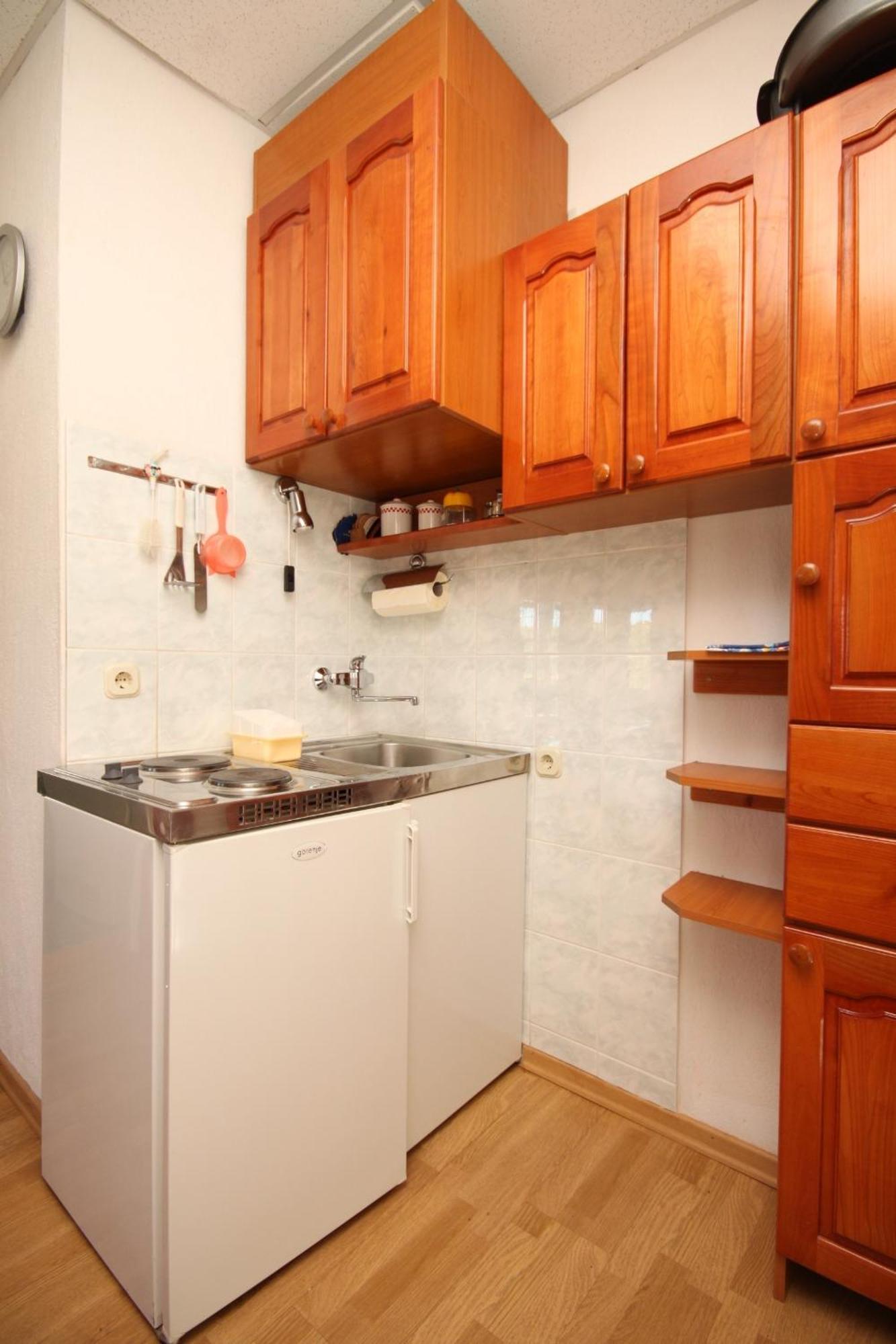 Apartments With A Parking Space Preko, Ugljan - 8224 Bilik gambar