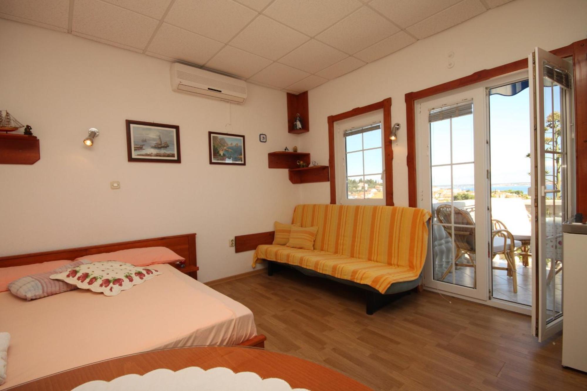 Apartments With A Parking Space Preko, Ugljan - 8224 Bilik gambar